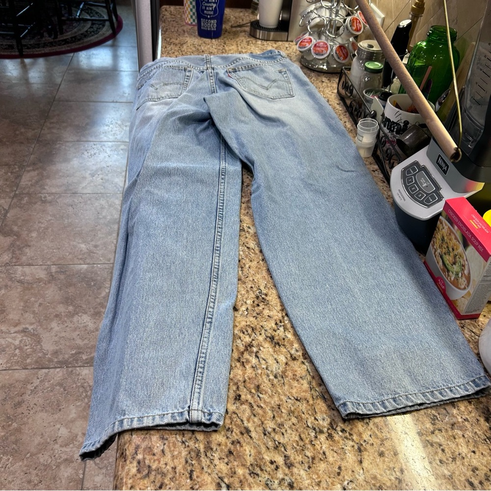 Men's Vintage Levi's Light Blue 560 Comfort Fit Relaxed Jeans size 36x34